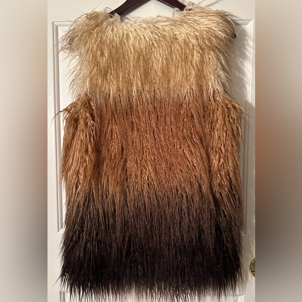 Ombré Shaggy Faux Fur Mob Wife Grunge Vest M Latte Gradient Boho Statement Layer - Picture 12 of 12